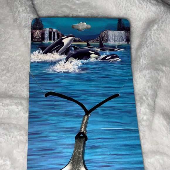 COPY - SEAWORLD WHALE TAIL NECKLACE WITH CORD BRAND NEW - Picture 12 of 15